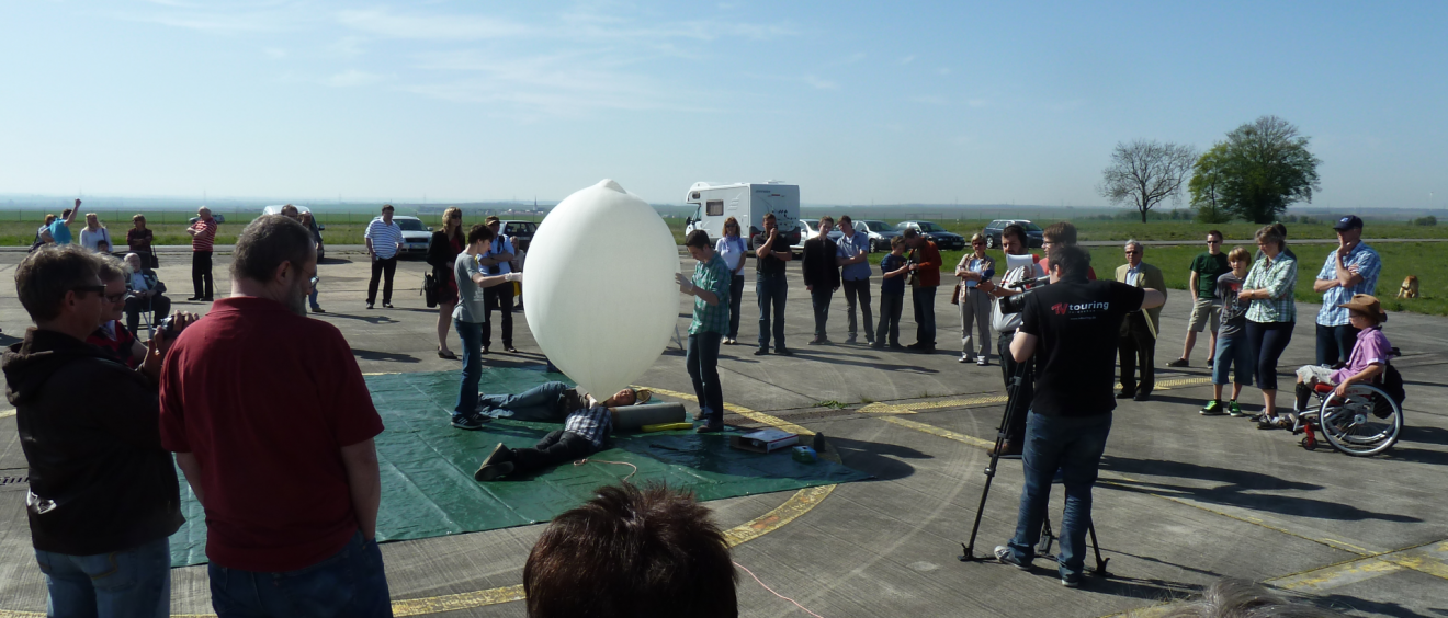 Startvorbereitungen für den Stratosphärenballon